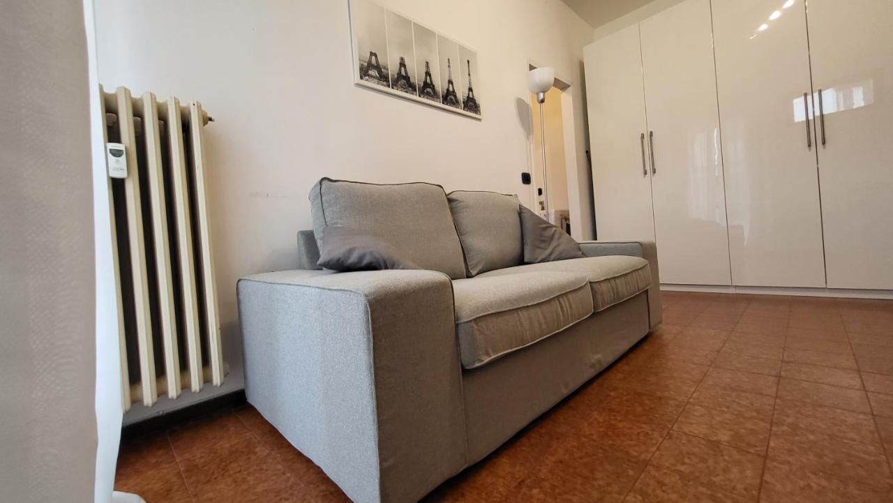 Appartamento Di Fronte All'Ospedale Modena Exterior foto